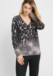 Olsen - A Super soft V Neck Jumper in a Shaded Grey Animal Print (11004658)